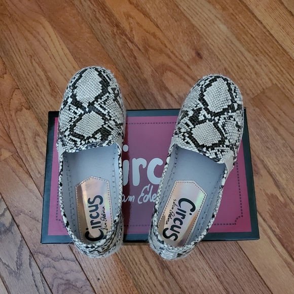 Circus by Sam Edelman Cora Slip On - Picture 3 of 9